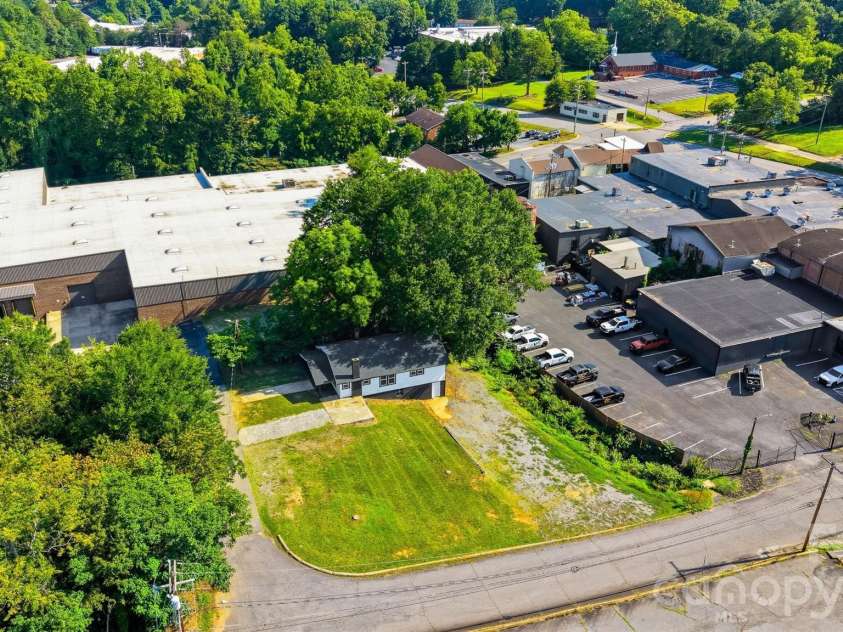 718 11th Street Place, Hickory, NC 28601.  MLS# CAR4397493, YatesRealty ID 33834. 