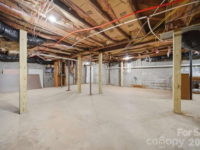 718 11th Street Place, Hickory, NC 28601.  MLS# CAR4397493, YatesRealty ID 33834. Basement.