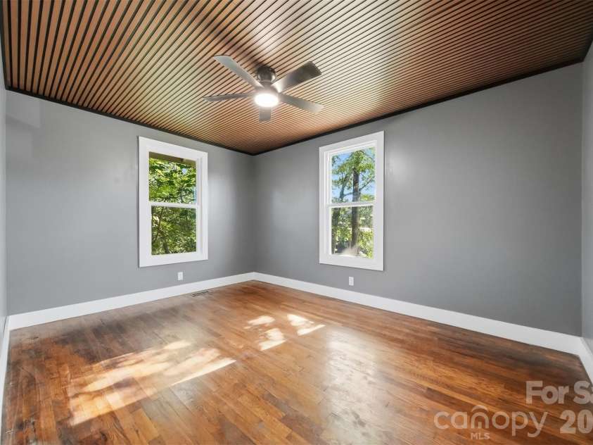718 11th Street Place, Hickory, NC 28601.  MLS# CAR4397493, YatesRealty ID 33834. Bedroom 3
