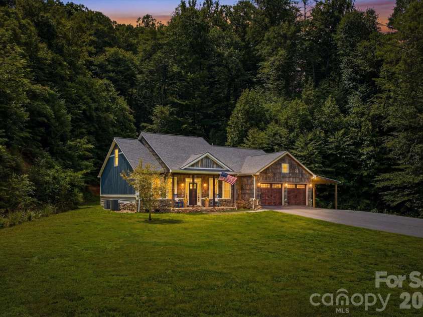 2570 Blowing Rock Boulevard, Lenoir, NC 28645.  MLS# CAR4371828, YatesRealty ID 33836. 