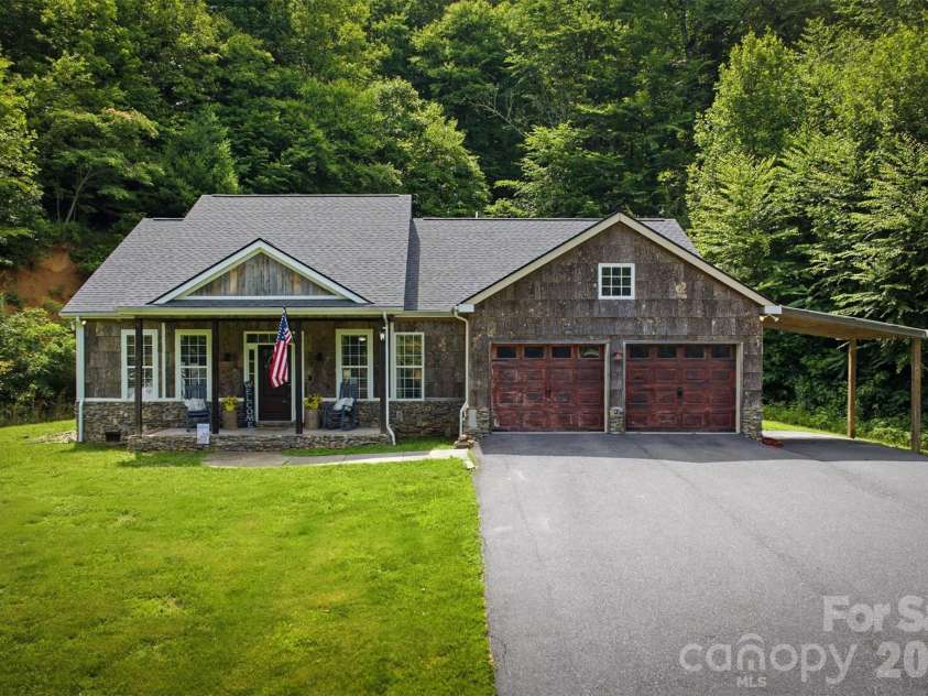 2570 Blowing Rock Boulevard, Lenoir, NC 28645.  MLS# CAR4371828, YatesRealty ID 33836. 