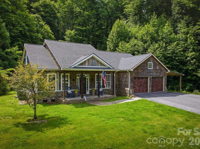 2570 Blowing Rock Boulevard, Lenoir, NC 28645.  MLS# CAR4371828, YatesRealty ID 33836. 