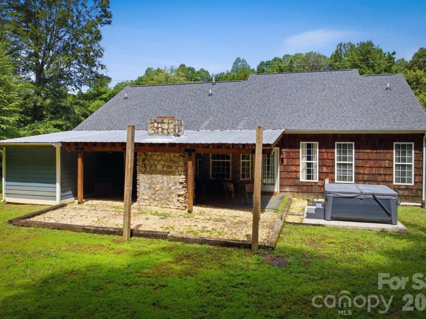2570 Blowing Rock Boulevard, Lenoir, NC 28645.  MLS# CAR4371828, YatesRealty ID 33836. 