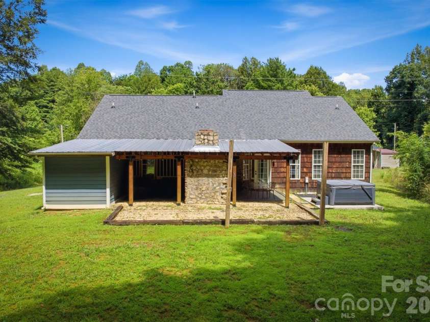 2570 Blowing Rock Boulevard, Lenoir, NC 28645.  MLS# CAR4371828, YatesRealty ID 33836. 
