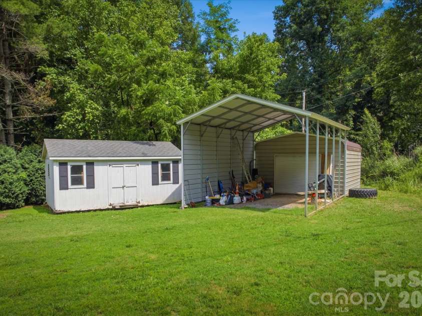 2570 Blowing Rock Boulevard, Lenoir, NC 28645.  MLS# CAR4371828, YatesRealty ID 33836. 