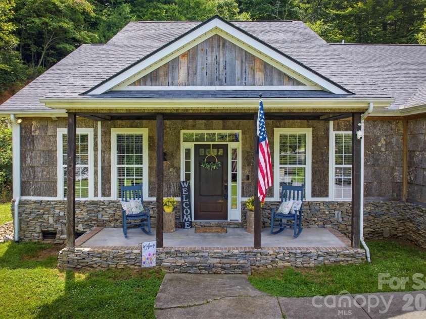 2570 Blowing Rock Boulevard, Lenoir, NC 28645.  MLS# CAR4371828, YatesRealty ID 33836. 