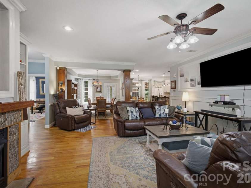 2570 Blowing Rock Boulevard, Lenoir, NC 28645.  MLS# CAR4371828, YatesRealty ID 33836. 