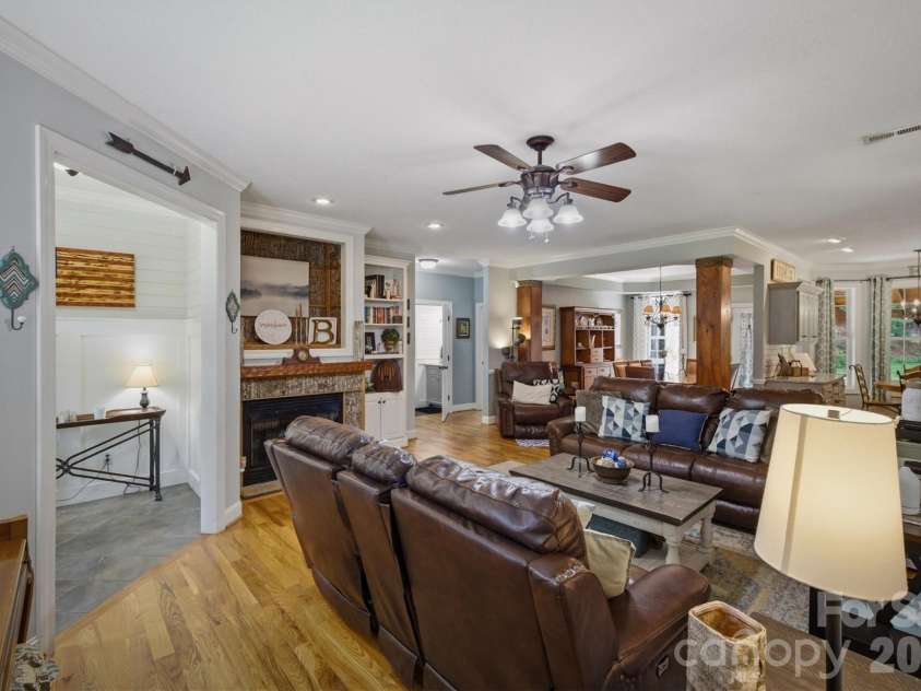 2570 Blowing Rock Boulevard, Lenoir, NC 28645.  MLS# CAR4371828, YatesRealty ID 33836. 