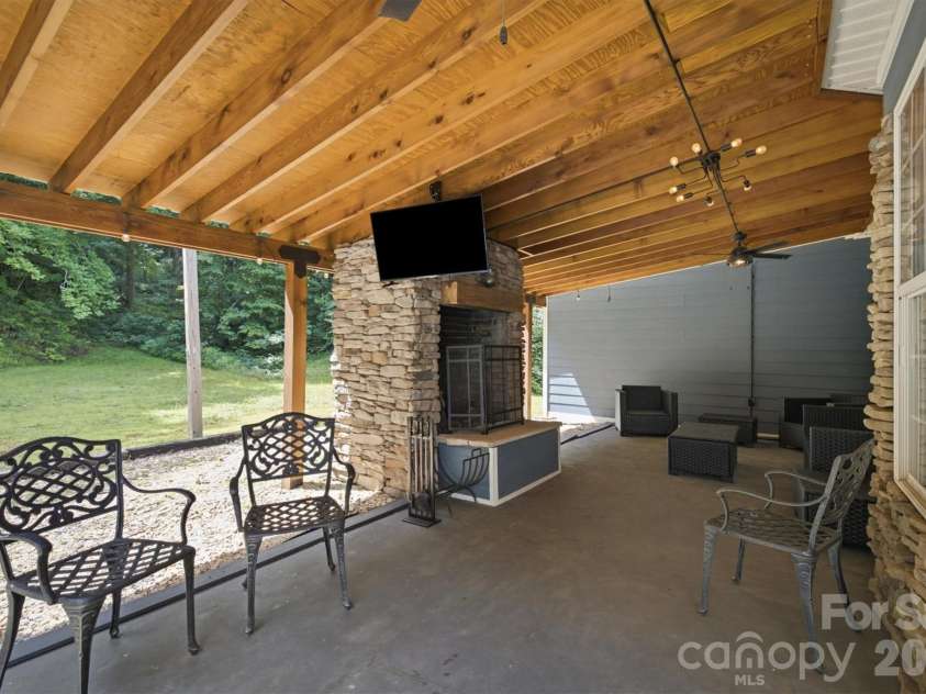 2570 Blowing Rock Boulevard, Lenoir, NC 28645.  MLS# CAR4371828, YatesRealty ID 33836. 