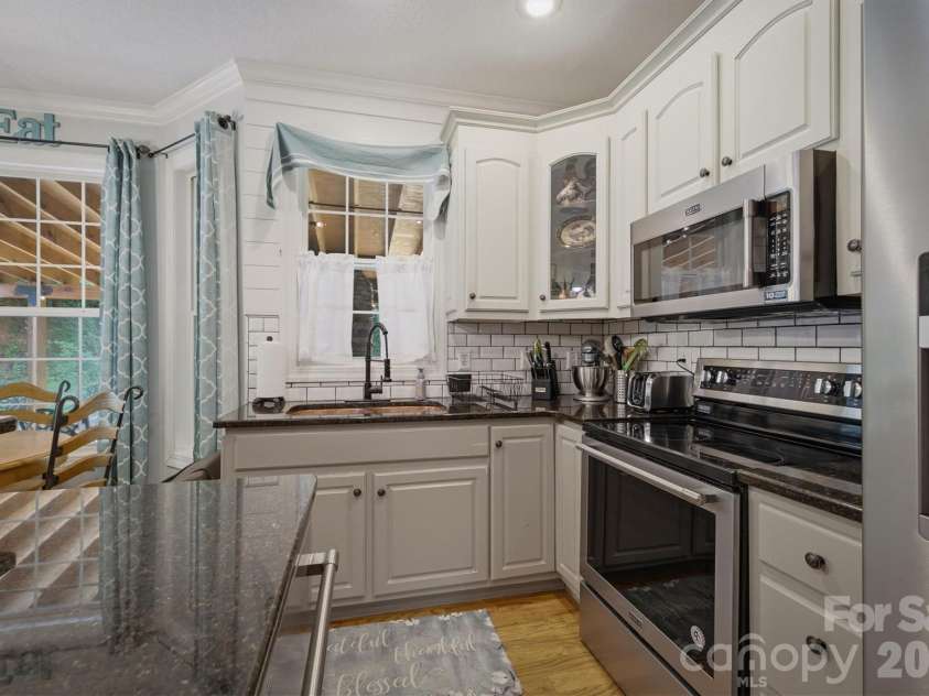 2570 Blowing Rock Boulevard, Lenoir, NC 28645.  MLS# CAR4371828, YatesRealty ID 33836. 