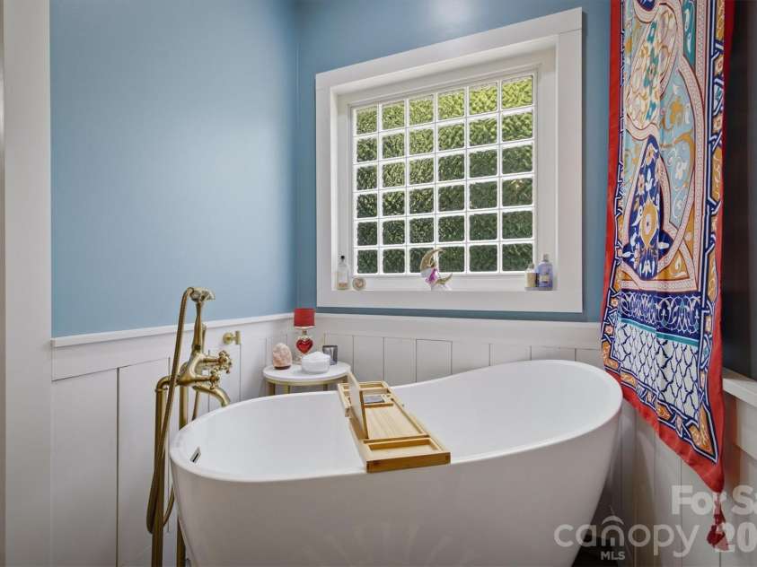 2570 Blowing Rock Boulevard, Lenoir, NC 28645.  MLS# CAR4371828, YatesRealty ID 33836. 