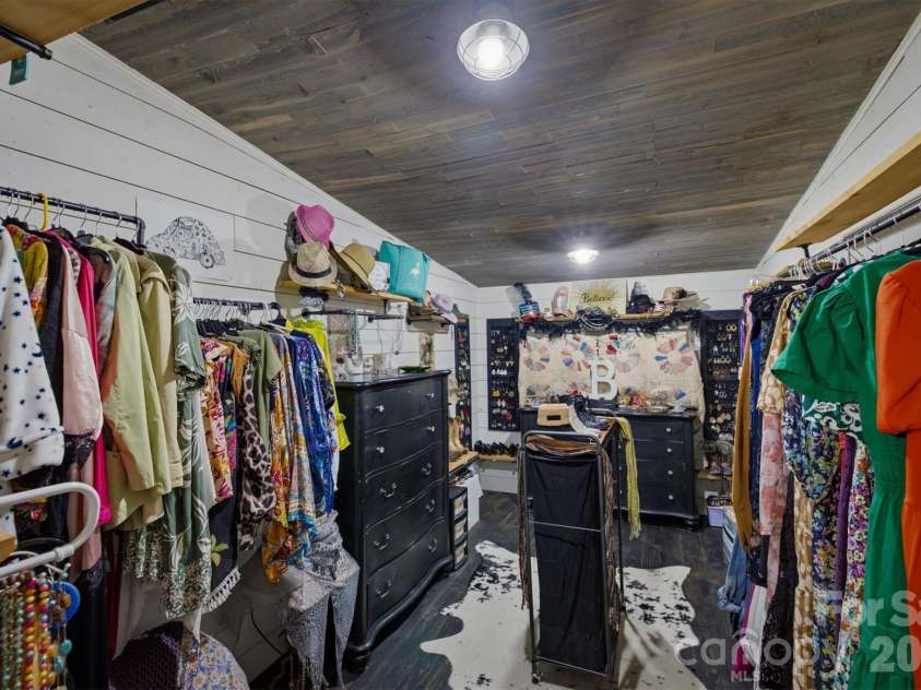 2570 Blowing Rock Boulevard, Lenoir, NC 28645.  MLS# CAR4371828, YatesRealty ID 33836. 