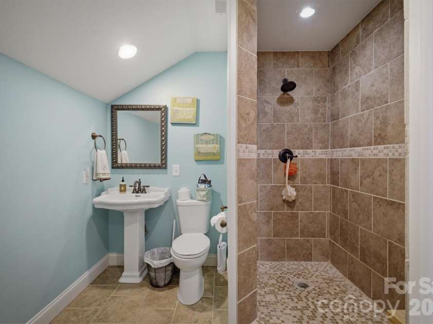 2570 Blowing Rock Boulevard, Lenoir, NC 28645.  MLS# CAR4371828, YatesRealty ID 33836. 