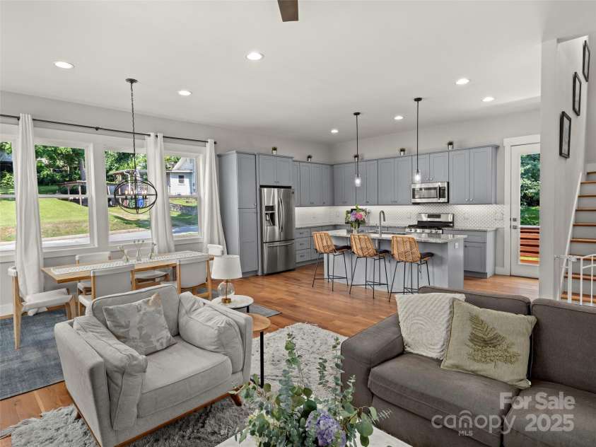 9 Pennsylvania Avenue, Asheville, NC 28806.  MLS# CAR4270881, YatesRealty ID 33836. Large living and dining space on the main level.