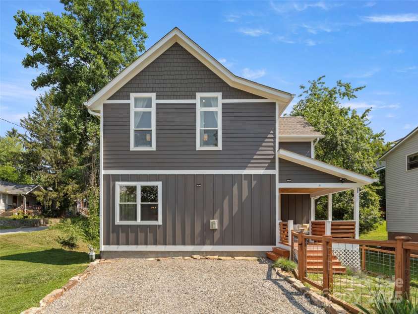 9 Pennsylvania Avenue, Asheville, NC 28806.  MLS# CAR4270881, YatesRealty ID 33836. Large parking area.