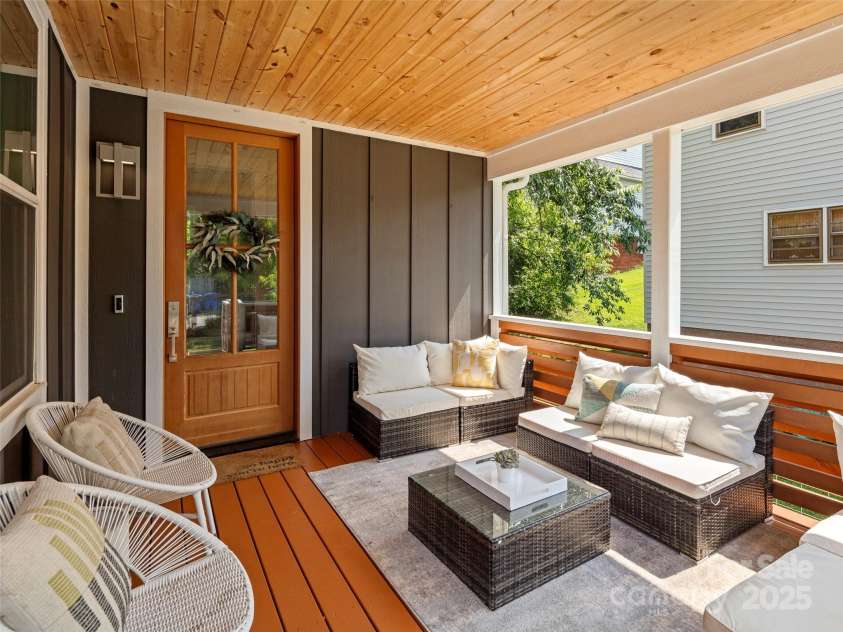 9 Pennsylvania Avenue, Asheville, NC 28806.  MLS# CAR4270881, YatesRealty ID 33836. Spacious covered front porch.