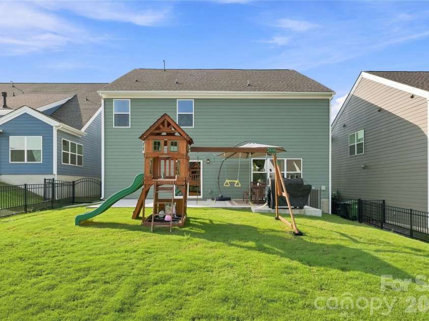 16022 Moxie Glen Court, Charlotte, NC 28278.  MLS# CAR4413232, YatesRealty ID 33837. 