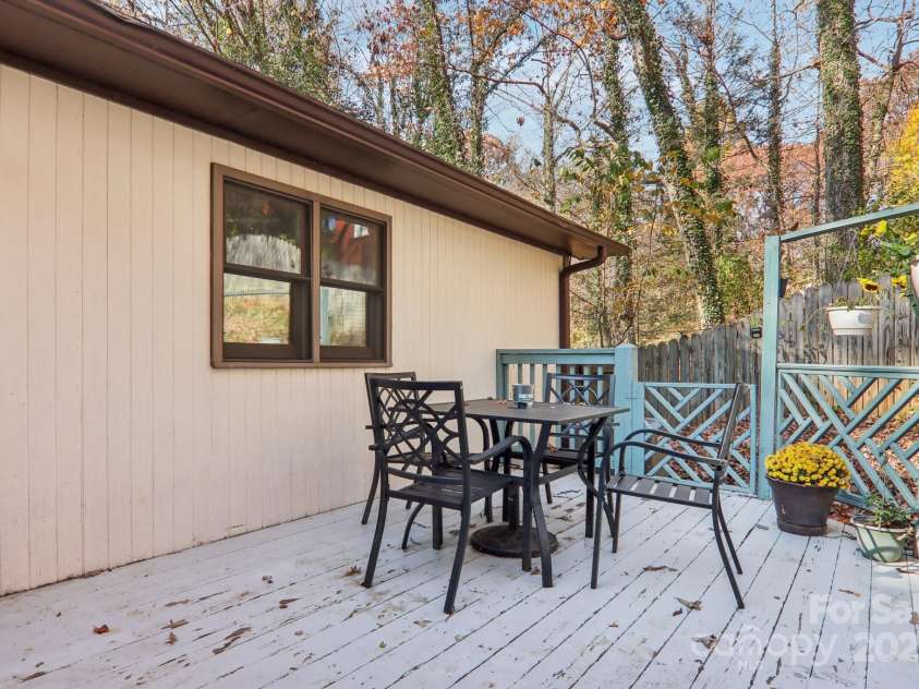 224 Beverly Road, Asheville, NC 28805.  MLS# CAR4278011, YatesRealty ID 33837. Custom Deck