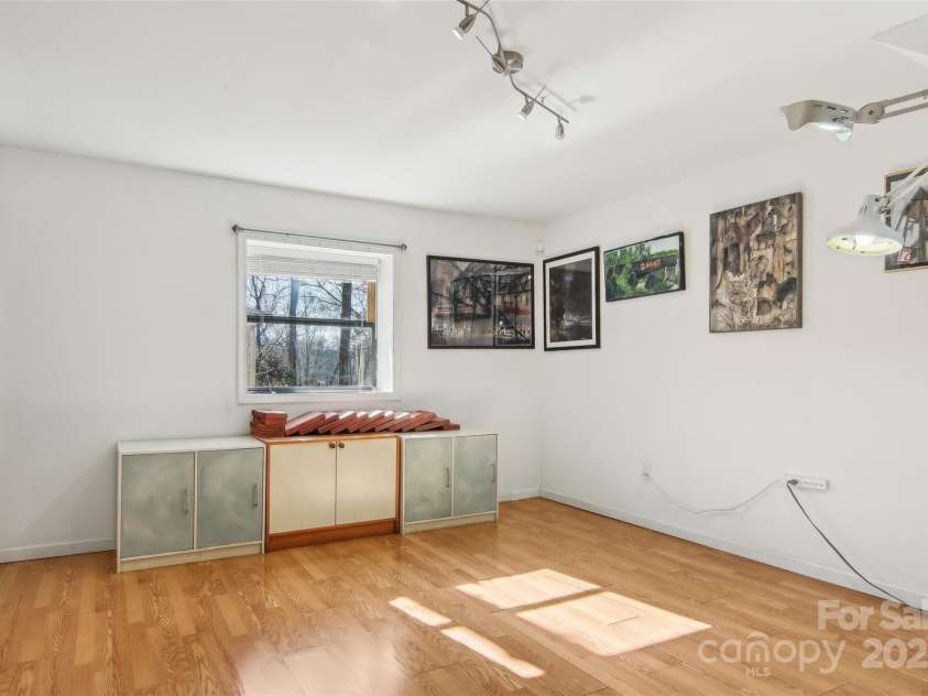 224 Beverly Road, Asheville, NC 28805.  MLS# CAR4278011, YatesRealty ID 33837. Den/Media/Gamer Room