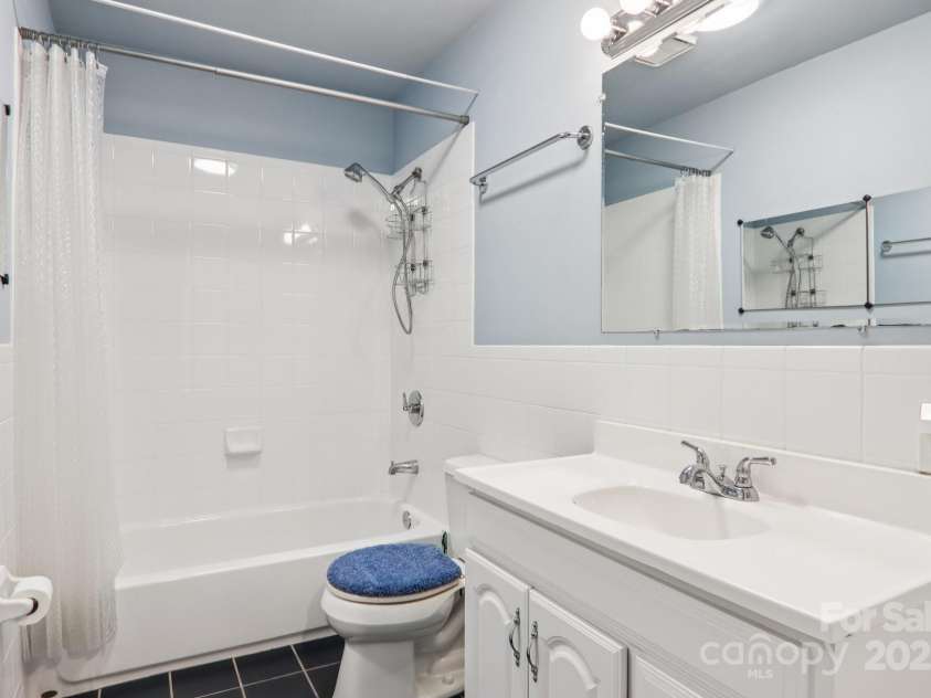 224 Beverly Road, Asheville, NC 28805.  MLS# CAR4278011, YatesRealty ID 33837. Guest Bath