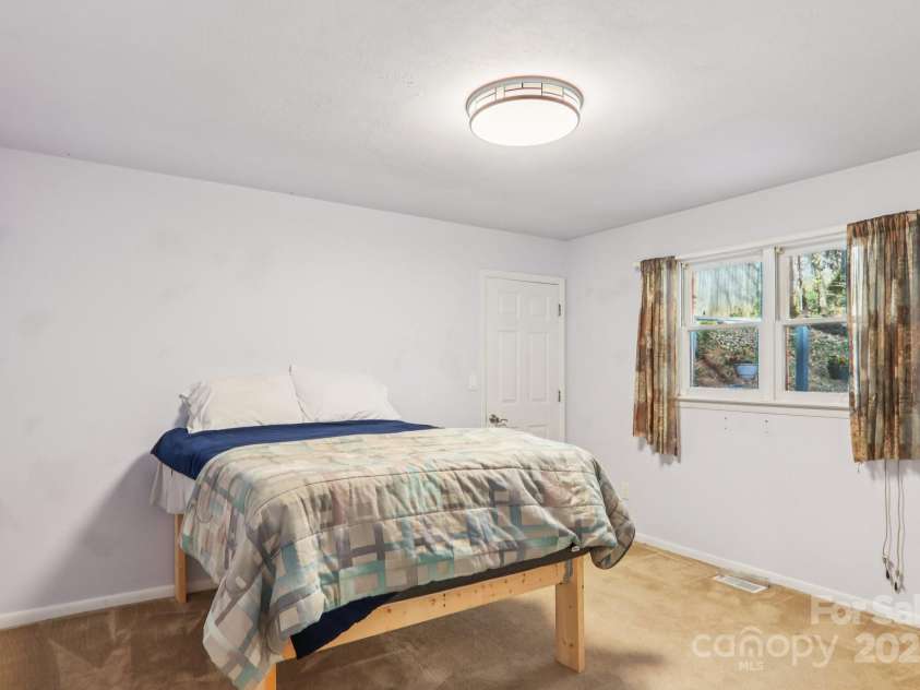 224 Beverly Road, Asheville, NC 28805.  MLS# CAR4278011, YatesRealty ID 33837. Guest Bedroom with Walk-In Closet