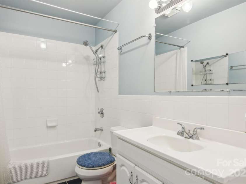 224 Beverly Road, Asheville, NC 28805.  MLS# CAR4278011, YatesRealty ID 33837. Ha;; Bath