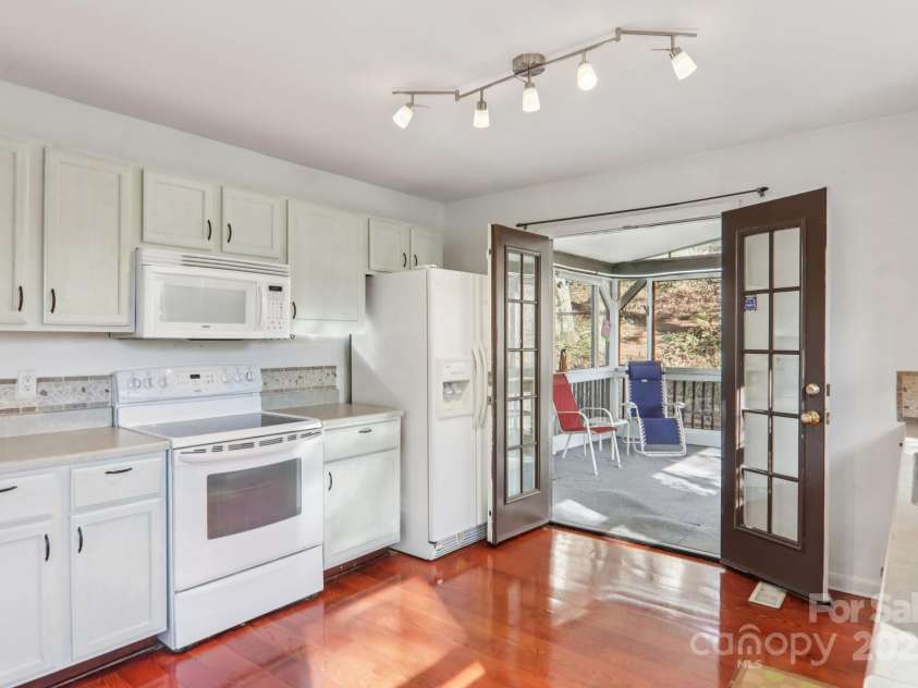 224 Beverly Road, Asheville, NC 28805.  MLS# CAR4278011, YatesRealty ID 33837. Kitchen to Porch