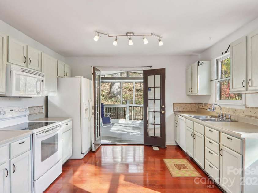 224 Beverly Road, Asheville, NC 28805.  MLS# CAR4278011, YatesRealty ID 33837. Kitchen to Three-Season Porch