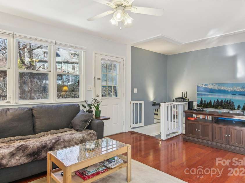 224 Beverly Road, Asheville, NC 28805.  MLS# CAR4278011, YatesRealty ID 33837. Living Area