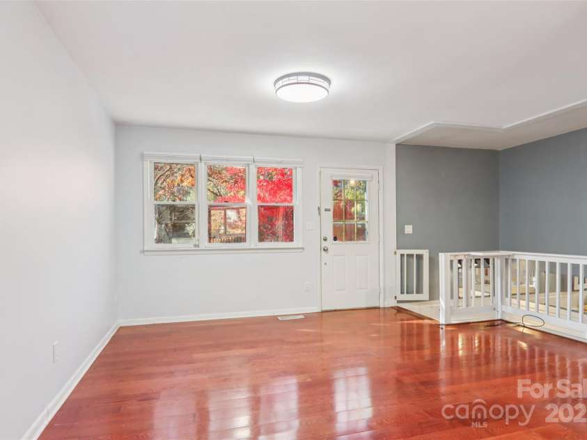 224 Beverly Road, Asheville, NC 28805.  MLS# CAR4278011, YatesRealty ID 33837. Open Family Area from Kitchen