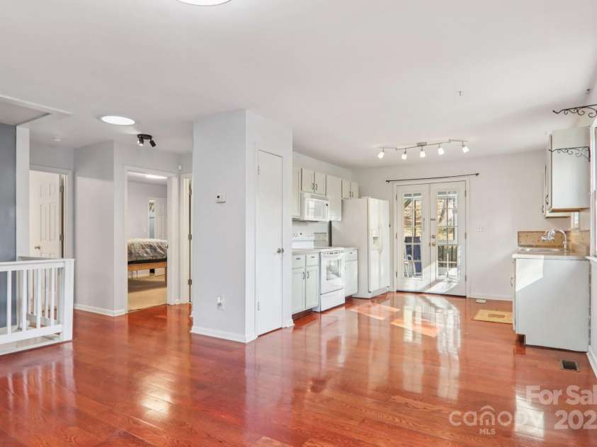 224 Beverly Road, Asheville, NC 28805.  MLS# CAR4278011, YatesRealty ID 33837. Open Floor Plan