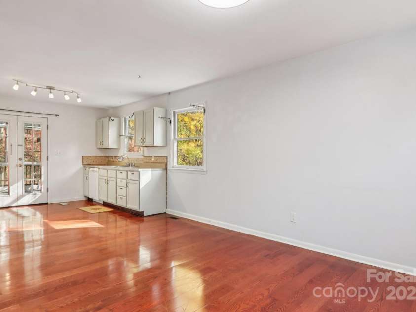 224 Beverly Road, Asheville, NC 28805.  MLS# CAR4278011, YatesRealty ID 33837. Open Kitchen & Dining Area