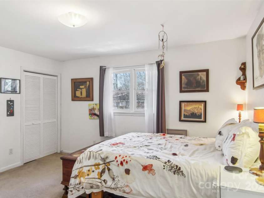 224 Beverly Road, Asheville, NC 28805.  MLS# CAR4278011, YatesRealty ID 33837. Primary Bedroom with Double closets