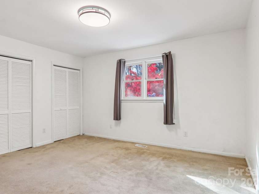 224 Beverly Road, Asheville, NC 28805.  MLS# CAR4278011, YatesRealty ID 33837. Primary Bedroom with Double Closets
