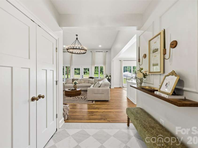 1025 York Road, Kings Mountain, NC 28086.  MLS# CAR4397578, YatesRealty ID 33838. 