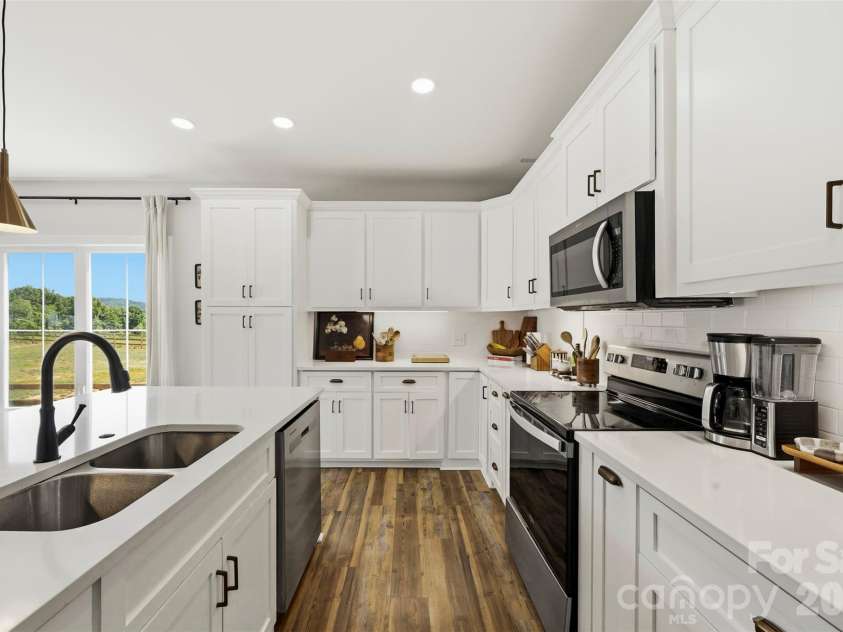 1025 York Road, Kings Mountain, NC 28086.  MLS# CAR4397578, YatesRealty ID 33838. 