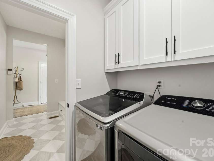 1025 York Road, Kings Mountain, NC 28086.  MLS# CAR4397578, YatesRealty ID 33838. 