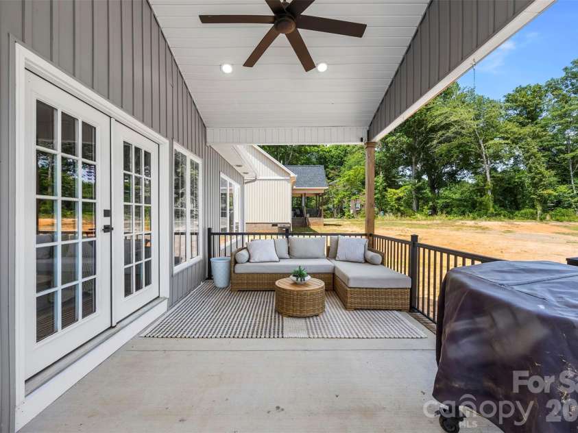 1025 York Road, Kings Mountain, NC 28086.  MLS# CAR4397578, YatesRealty ID 33838. 