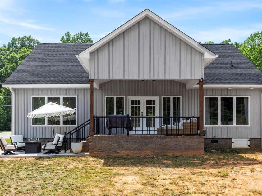 1025 York Road, Kings Mountain, NC 28086.  MLS# CAR4397578, YatesRealty ID 33838. 