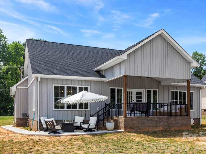 1025 York Road, Kings Mountain, NC 28086.  MLS# CAR4397578, YatesRealty ID 33838. 