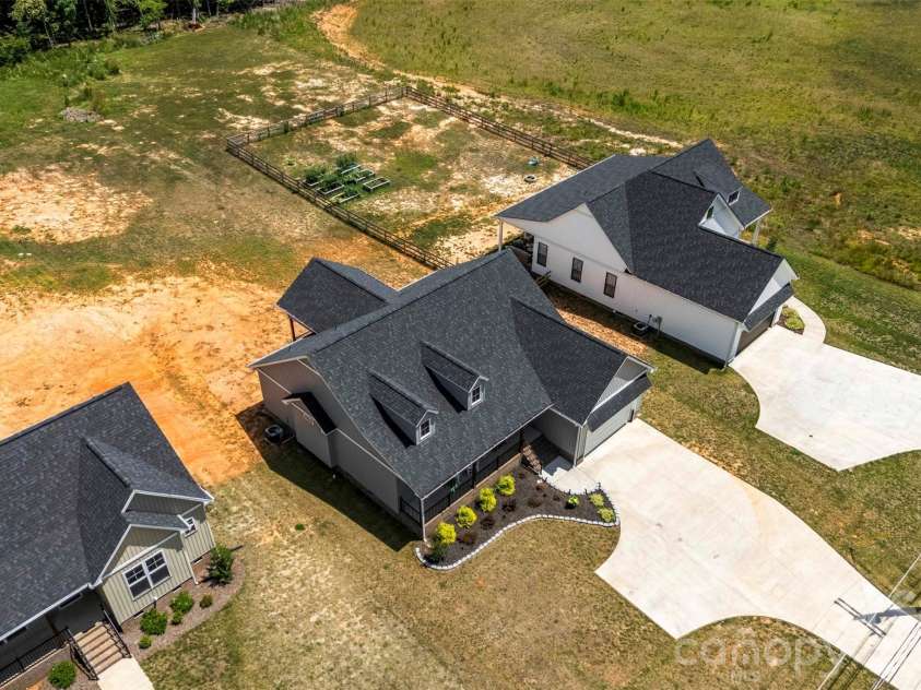 1025 York Road, Kings Mountain, NC 28086.  MLS# CAR4397578, YatesRealty ID 33838. 