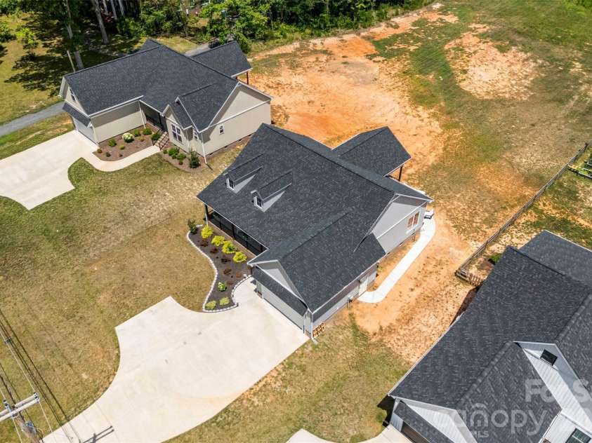 1025 York Road, Kings Mountain, NC 28086.  MLS# CAR4397578, YatesRealty ID 33838. 