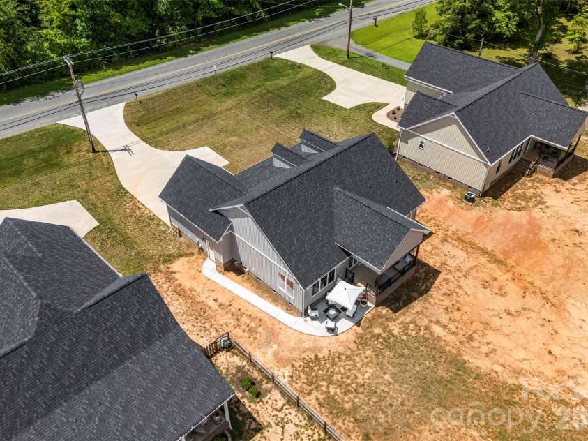 1025 York Road, Kings Mountain, NC 28086.  MLS# CAR4397578, YatesRealty ID 33838. 