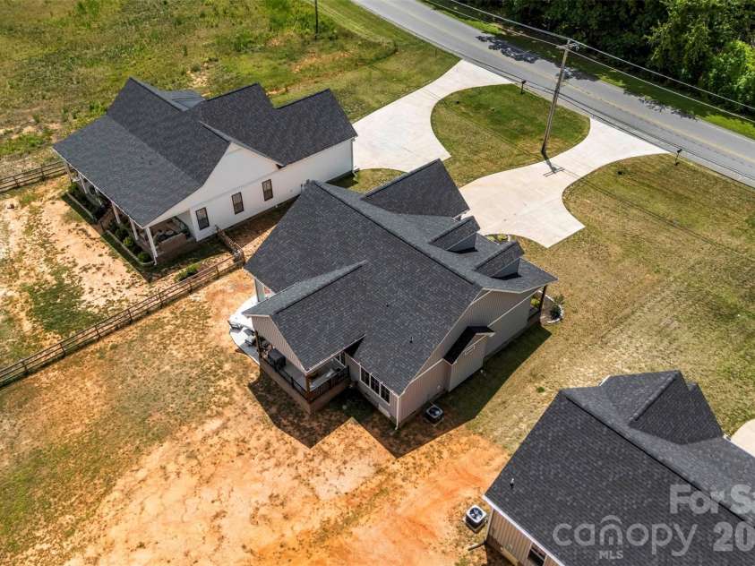 1025 York Road, Kings Mountain, NC 28086.  MLS# CAR4397578, YatesRealty ID 33838. 