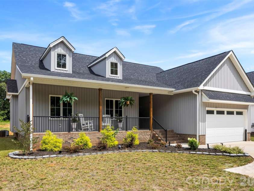 1025 York Road, Kings Mountain, NC 28086.  MLS# CAR4397578, YatesRealty ID 33838. 