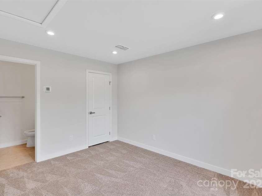 3725 Tryon Street, Charlotte, NC 28217.  MLS# CAR4277719, YatesRealty ID 33838. 4th floor bedroom