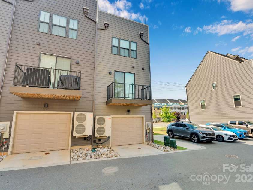 3725 Tryon Street, Charlotte, NC 28217.  MLS# CAR4277719, YatesRealty ID 33838. 