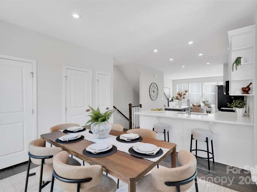 3725 Tryon Street, Charlotte, NC 28217.  MLS# CAR4277719, YatesRealty ID 33838. Dining area