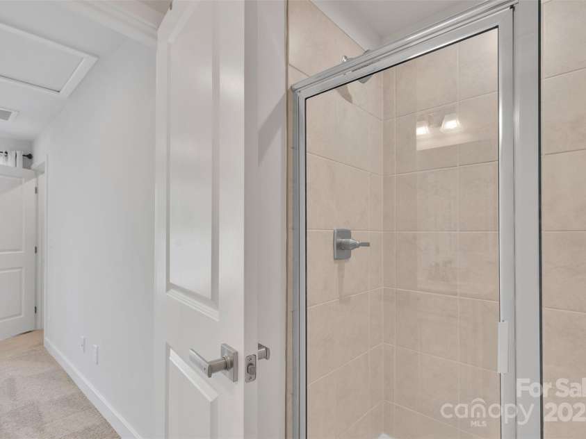 3725 Tryon Street, Charlotte, NC 28217.  MLS# CAR4277719, YatesRealty ID 33838. Full bath