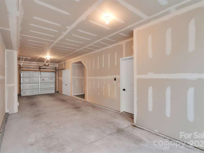 3725 Tryon Street, Charlotte, NC 28217.  MLS# CAR4277719, YatesRealty ID 33838. Garage